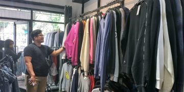 Imbas Penyitaan, Penjual Pakaian Impor Alami Penurunan Penjualan