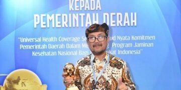 Wapres Berikan Penghargaan Pemda Berstatus Universal Health Coverage