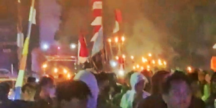 Warga Cangkol Utara Antusias Ikut Pawai Obor Sambut Ramadan