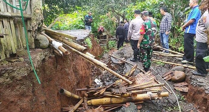 Permukiman Warga di Desa Bantarujeg Diterjang Bencana Pergerakan Tanah