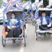 Naiki Becak, Kader Demokrat Datangi KPU Kota Cirebon