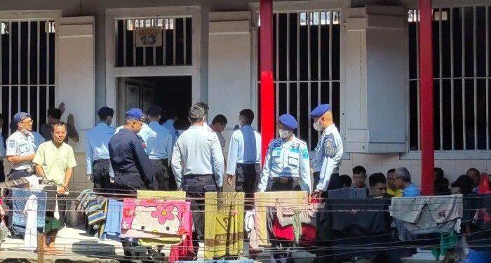 Cegah Barang Berbahaya Masuk, Lapas Majalengka Gelar Razia Kamar Napi