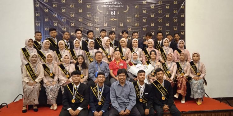 Puluhan Siswa Lulusan Alfamart Class SMKN 1 Kedawung Siap Menjadi Karyawan Alfamart 100 Persen