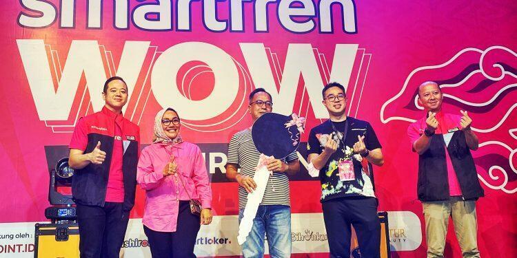 Smartfren Gali Potensi Komunitas Lokal Lewat WOW 100% Cirebon