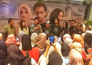 Para Pemeran Film Hati Suhita Sapa Penonton di Cirebon