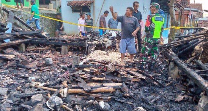 Lupa Matikan Tungku Dapur, Empat Rumah di Salawangi Majalengka Terbakar