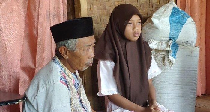 Kisah Pilu Amel yang Rawat Kakek dan Adiknya Mengundang Banyak Simpati