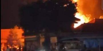 Masjid Alkaromah Terbakar Saat Jamaah Sedang Sholat Isya