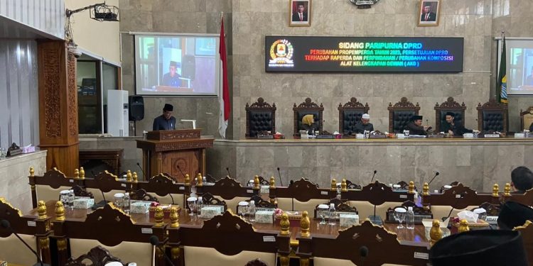 Persetujuan Raperda Akhirnya Diparipurnakan DPRD Kabupaten Cirebon