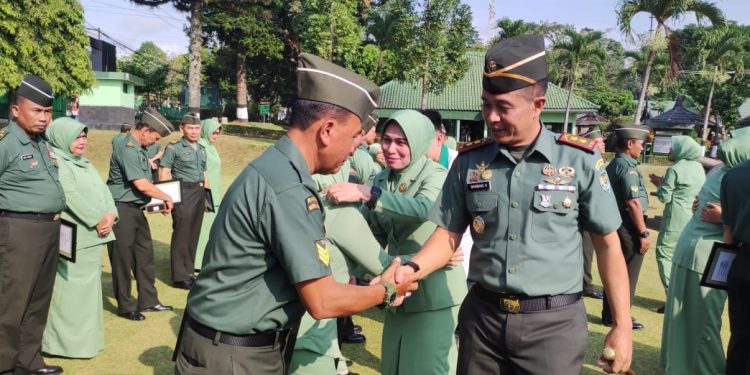 Belasan Personil TNI Purna Tugas Dilepas Dandim