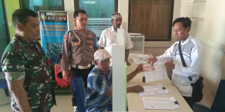 Pemdes Tambelang Bagikan BLT