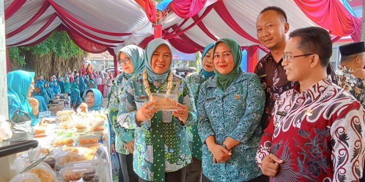 TP PKK Majalengka Monitoring Penerapan 10 Program Pokok di Desa Tegalaren