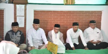 Jelang Hari Jadi Kuningan, Acep-Ridho Ziarah Makam Leluhur