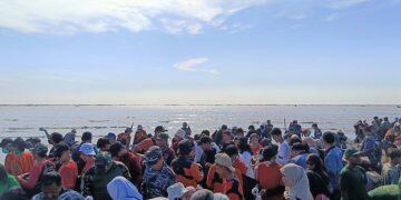 Pantai Kesenden Terkotor ke 3 se Indonesia?