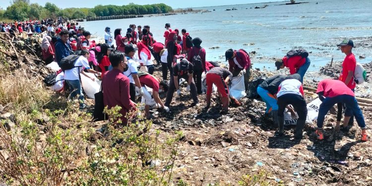 Walikota Apresiasi Gerakan Bersihkan Sampah di Pantai