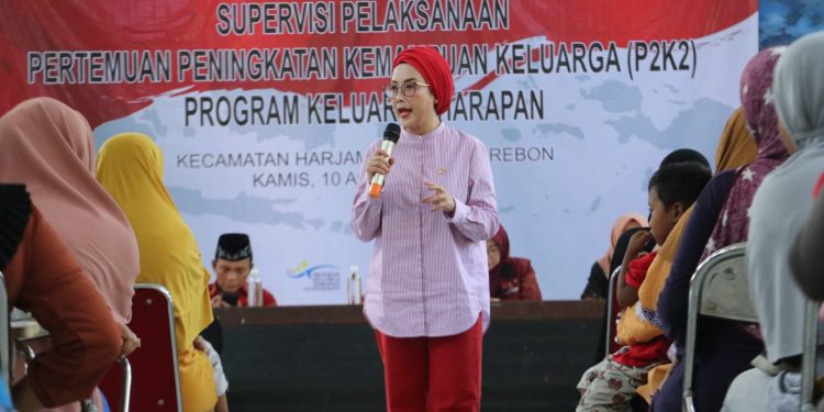Anggota DPR RI Selly Andriany Gantina pada kegiatan Pertemuan Peningkatan Kemampuan Keluarga (P2K2)Program Keluarga Harapan (PKH)