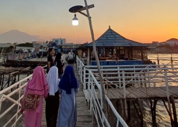 Rumah makan Seafood di Cirebon dengan View Laut, Pengunjung bisa lihat Sunset