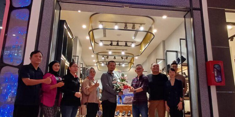 Dekatkan Diri dengan Konsumen, Gino Mariani Buka Toko Terbarunya di Cirebon