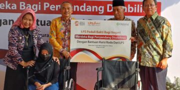 Dukung Penyandang Disabilitas Tetap Produktif, LPS Serahkan Bantuan 50 Kursi Roda di Kecamatan Suranenggala