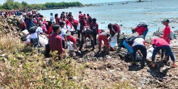 Walikota Cirebon Apresiasi Gerakan Pandawara Bersihkan Sampah Pantai Kesenden