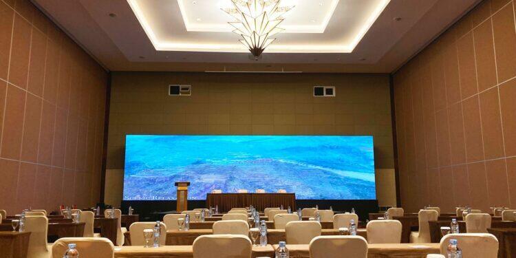 Lengkapi Kebutuhan Tamu Hotel, Luxton Cirebon Hadirkan Videotron Indoor Terbesar di Cirebon