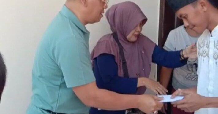 Program Santunan 12 ribu Anak Yatim, Abdurrahman Berikan Santunan di Kota Cirebon