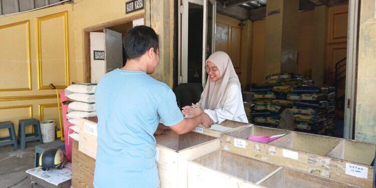 Konsumen dan Pedagang Berharap Harga Beras Stabil