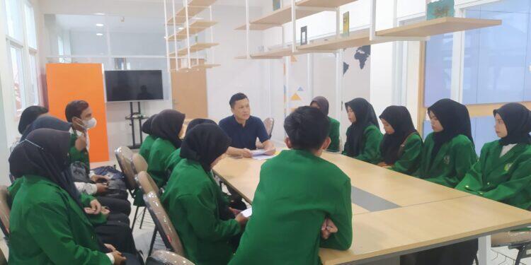 Puluhan Mahasiswa Jalani PKL di DKUKMPP Kota Cirebon