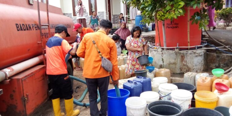 BPBD Turun Tangan Kirimkan Air Bersih Untuk 8 Desa di 4 Kecamatan