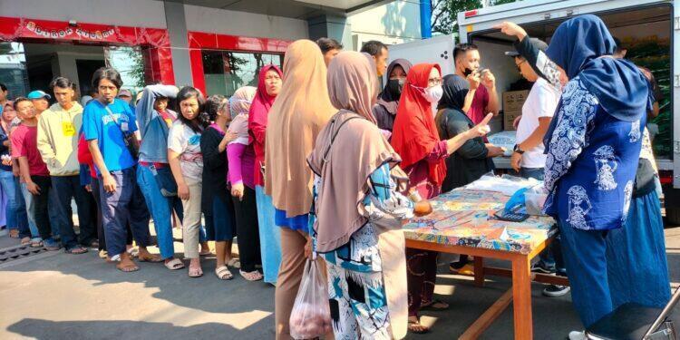 Kendalikan Harga Sembako, DKUKMPP dan KPP Pratama Cirebon Gelar Pasar Murah