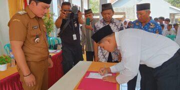Kades Lojikobong Resmi Melantik Delapan pamong Desa yang Baru