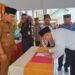 Kades Lojikobong Resmi Melantik Delapan pamong Desa yang Baru