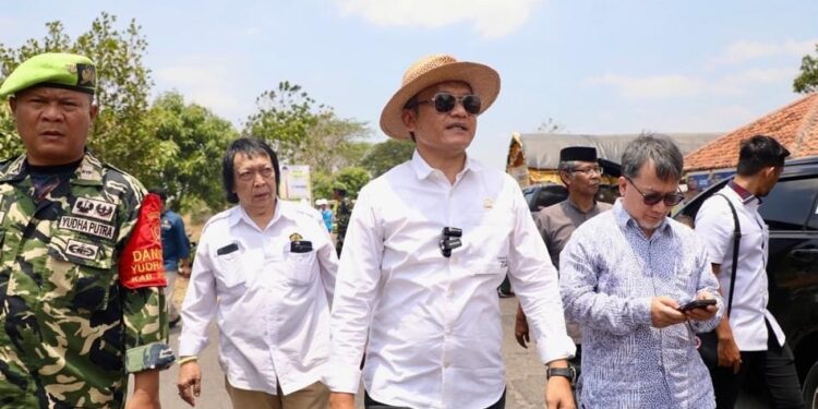 BAHER Realisasikan Pembukaan Jaringan Listrik di Desa Cikawung