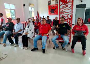 PDI Perjuangan Kota Cirebon Nobar Pernyataan Megawati Umumkan Bacawapres