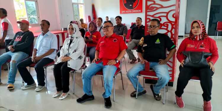 PDI Perjuangan Kota Cirebon Nobar Pernyataan Megawati Umumkan Bacawapres