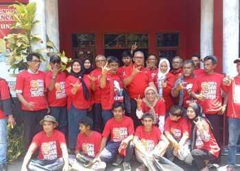 Kader PDI Perjuangan Kuningan Nobar Deklarasi Bacawpres Ganjar