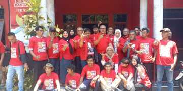 Kader PDI Perjuangan Kuningan Nobar Deklarasi Bacawpres Ganjar