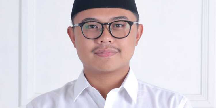 Satria Robi Saputra Kuwu Termuda di Kabupaten Cirebon