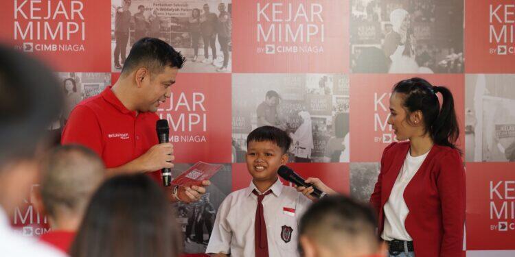 Kejar Mimpi Goes To School, CIMB Niaga Sebarkan Inspirasi Positif bagi Siswa di Cirebon