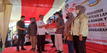 Ribuan Buruh Pabrik Rokok di Kabupaten Cirebon Dapat BLT