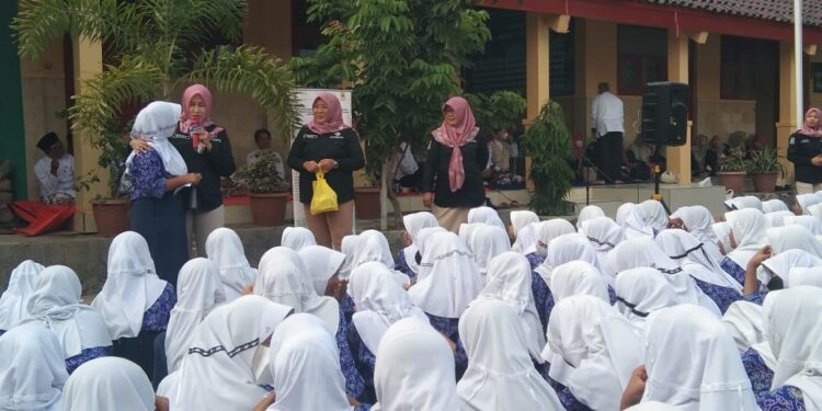 Antisipasi Perundungan, DPPKBP3A Kabupaten Cirebon Datangi SMPN 1 Pabuaran