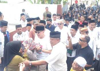 Iwan Bule Pulang Kampung, Ribuan Masyarakat Berebut Salam