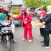 Peduli Palestina, PSI Kota Cirebon Bagikan Nasi Bungkus dan Semangka