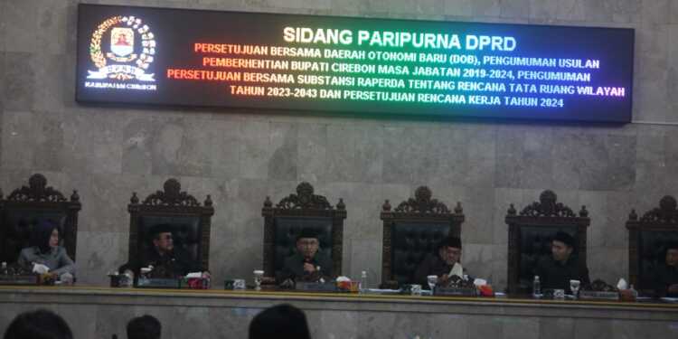 DPRD Gelar Paripurna Usulan Pemberhentian Bupati dan Wakil Bupati Cirebon