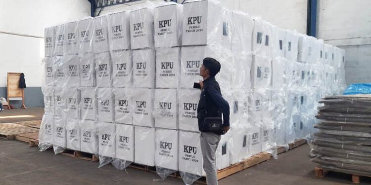KPU Kota Cirebon Merakit 5.130 Kotak Suara Pemilu