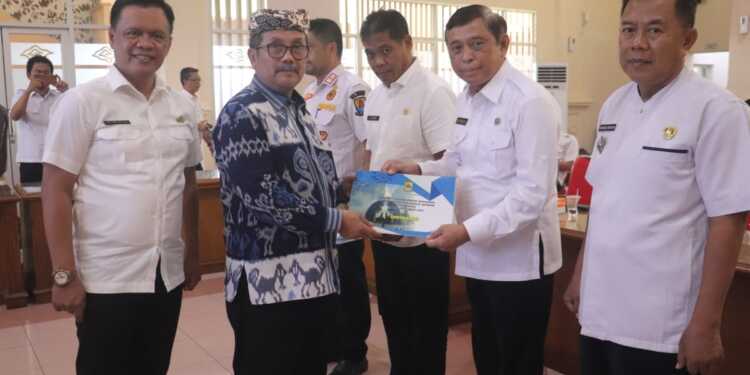 Serahkan DPA TA 2024, Imron Minta Prioritaskan Pembangunan Sesuai dengan yang Ditetapkan
