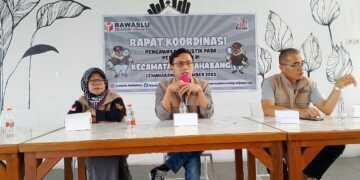 Sukseskan Pemilu 2024, Panwascam Lemahabang Gelar Rakor Pengawasan Logistik