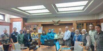 Pemkab Serahkan Berkas Usulan Calon Pahlawan Nasional KH Abbas Abdul Jamil ke TP2GD Provinsi Jabar