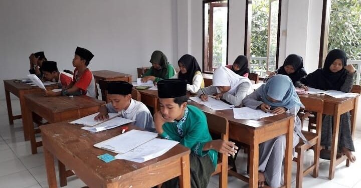 Efektifitas Pembelajaran Baca Tulis Al-Qur’an Melalui Mata Pelajaran Muatan lokal di MTs Ma`arif Al Hamid