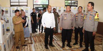 Kapolres Ciko Tinjau Gudang Logistik KPU Kecamatan Gunung Jati